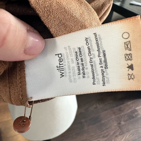 Wilfred Vegan Suede Tobacco Crop Top size Small - Picture 3 of 5